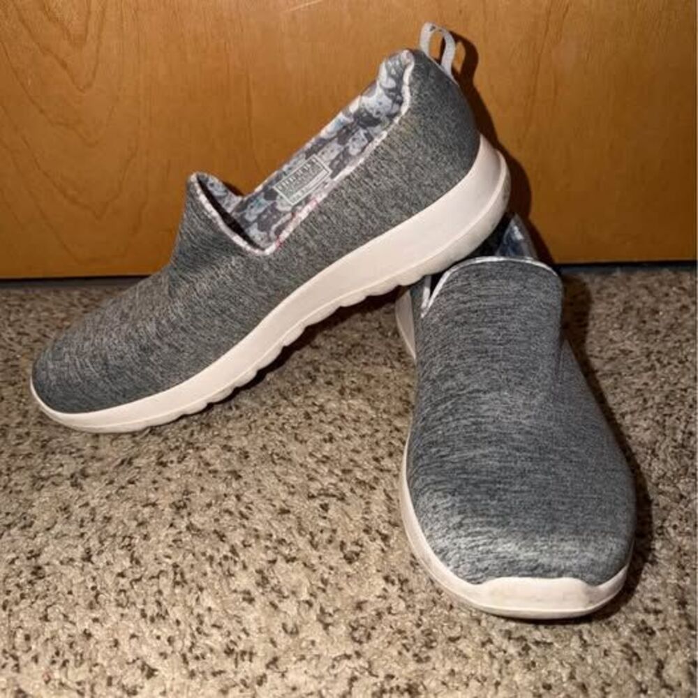 Women’s Skechers Slip On Shoes Sz 9 - Like New!